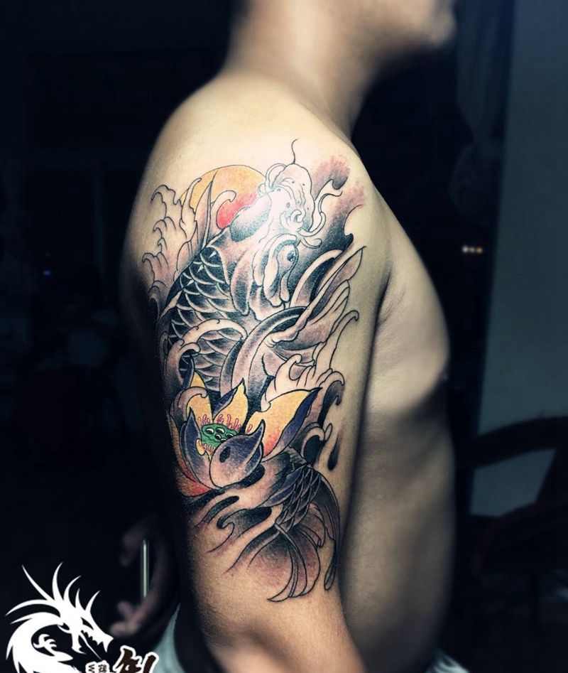 大臂鲤鱼纹身图片