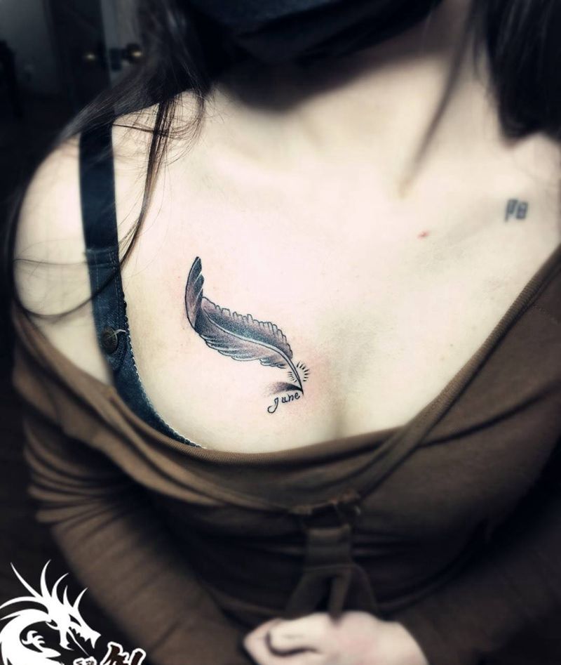 胸部羽毛纹身图片
