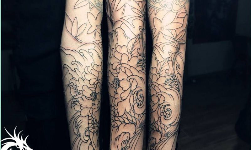 小臂鲤鱼割线接花臂纹身图片