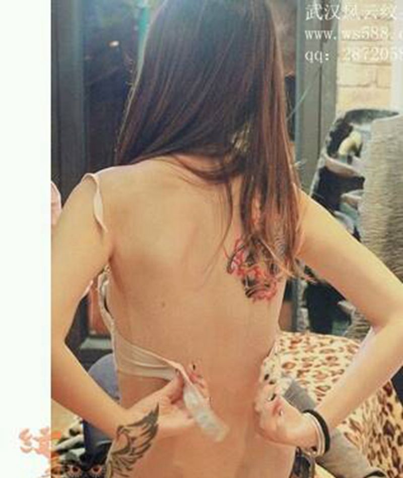 时尚女性纹身图片