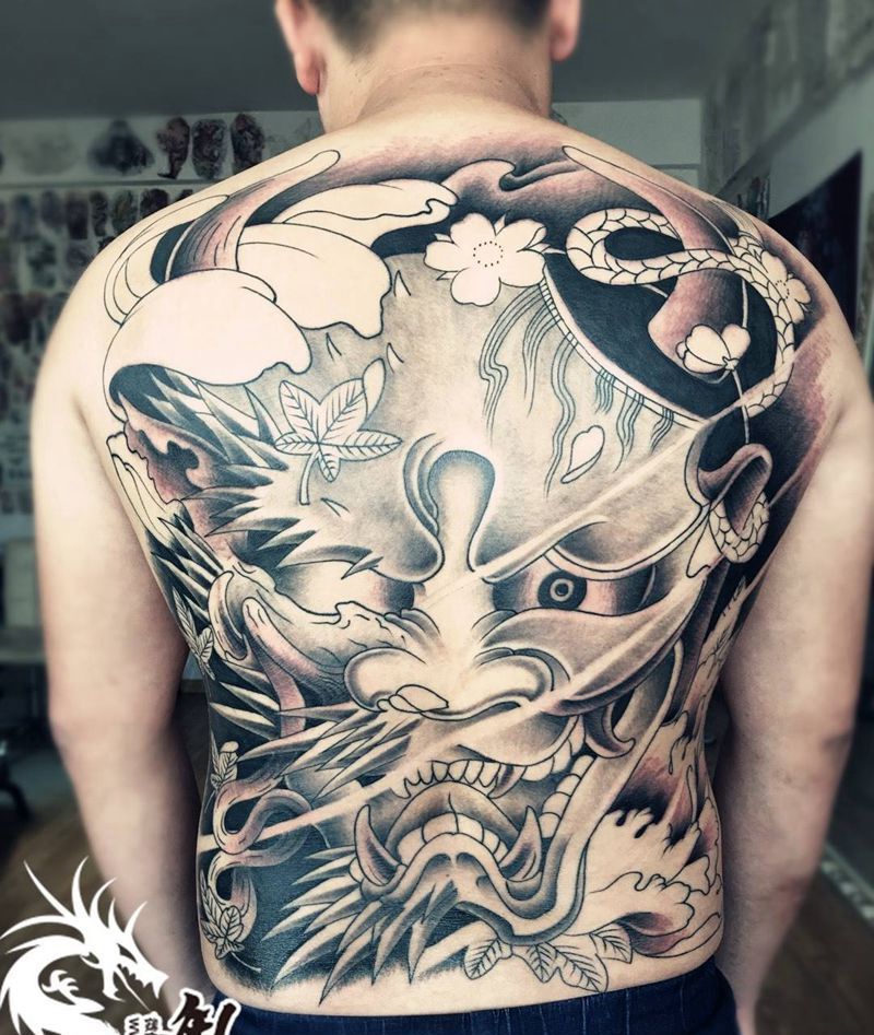 两个满背同步进行纹身图片