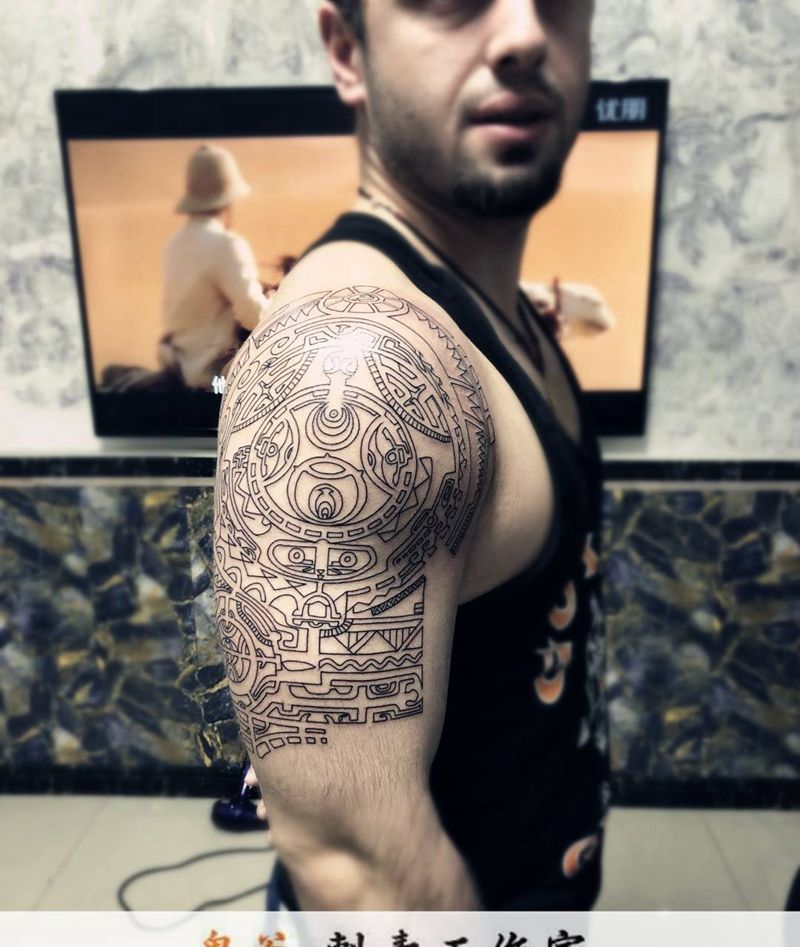 美国朋友的大臂纹身图片