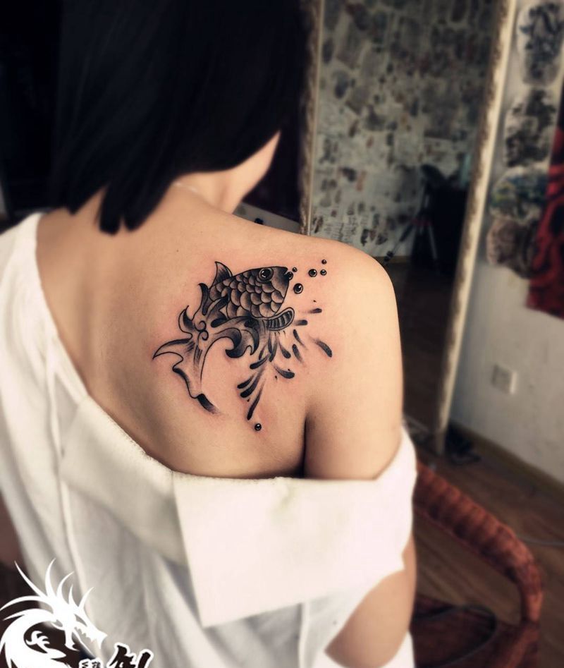 美女后背纹身纹身图片