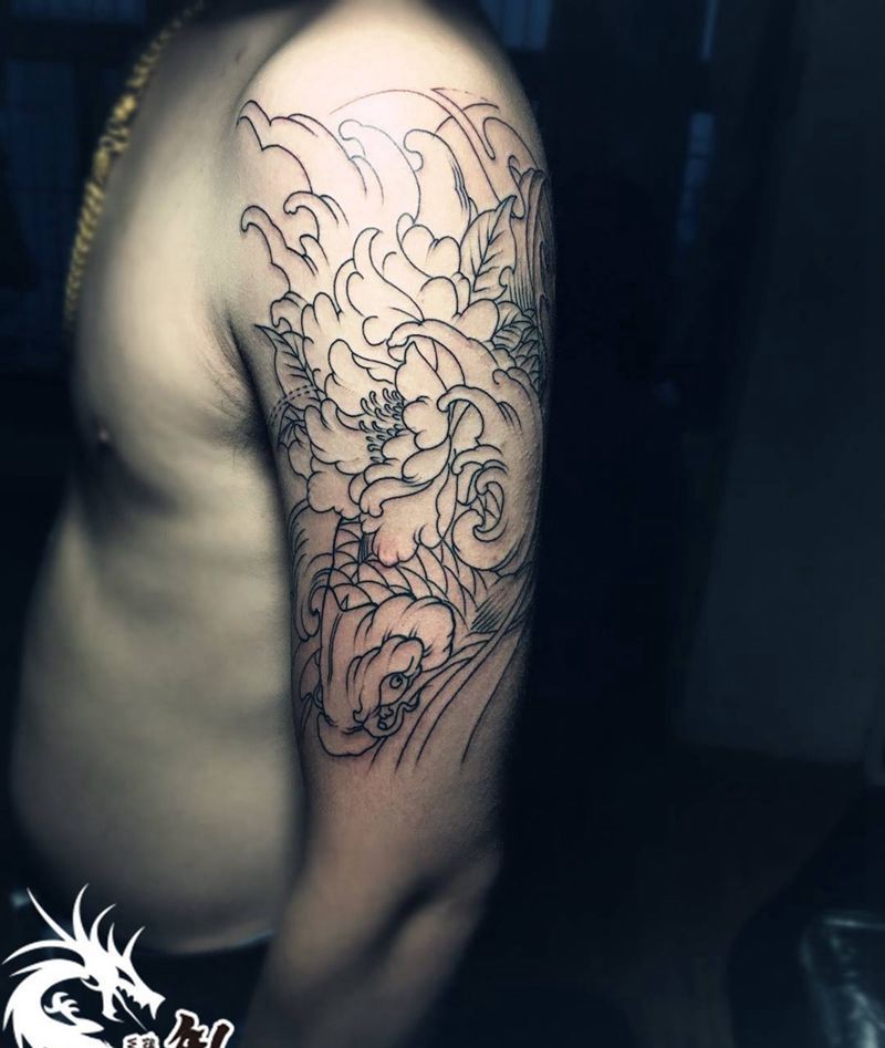 大臂鲤鱼割线纹身图片