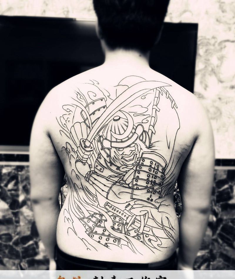 满背线条纹身图片