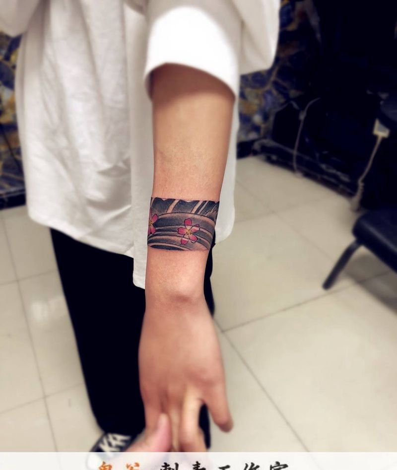 臂环纹身图片