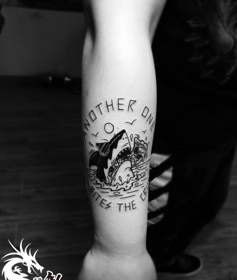 戴眼镜的鲨鱼纹身图片