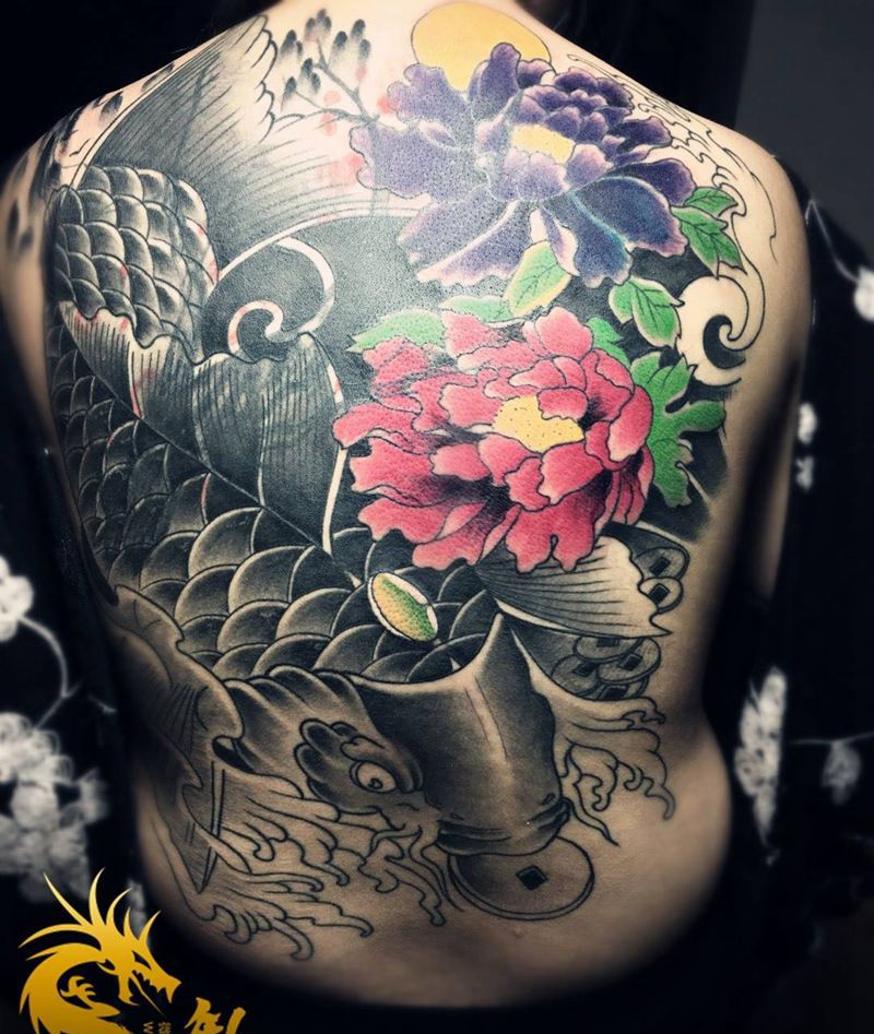 美女满背遮盖纹身图片