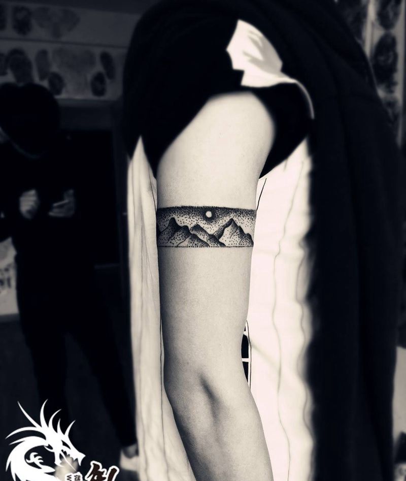 臂环纹身图片