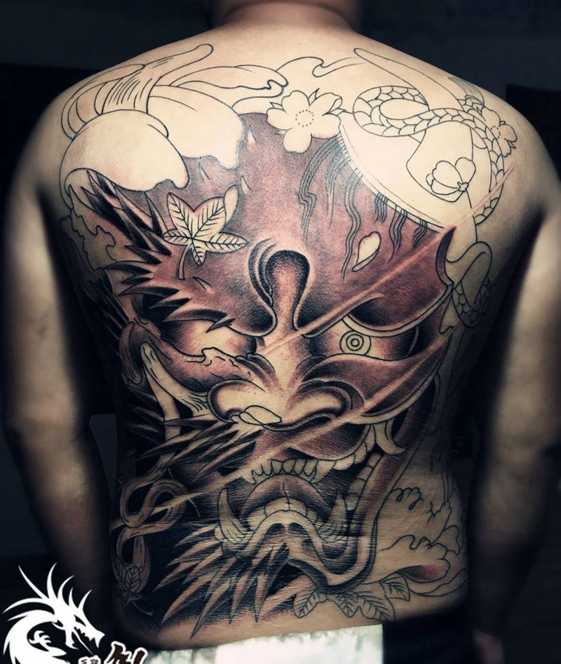 满背未完成纹身图片