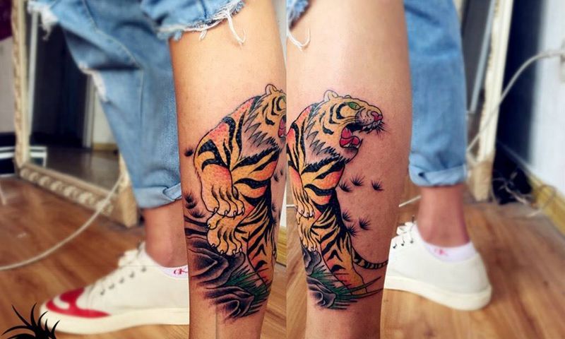 小腿老虎纹身图片