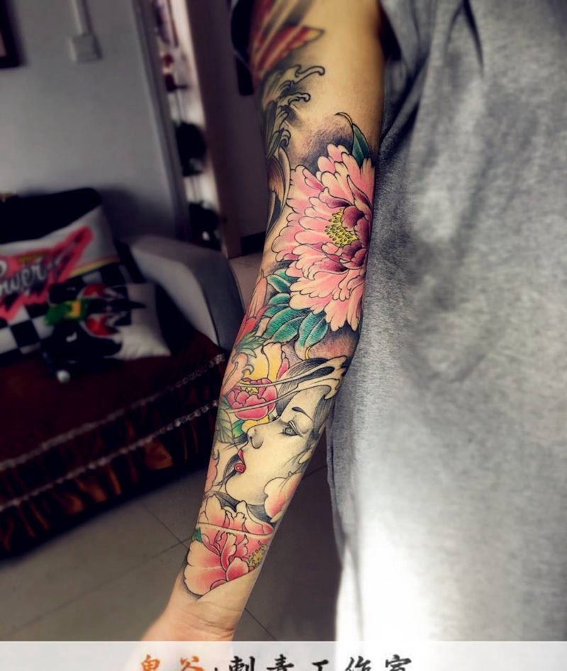 美女的花臂梦纹身图片