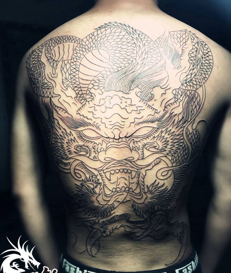 满背龙割线纹身图片