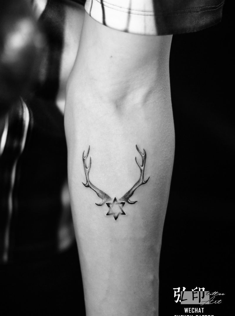 鹿角纹身图片
