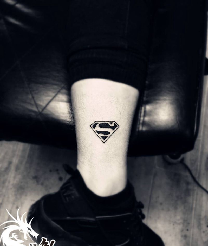 超人标志纹身图片