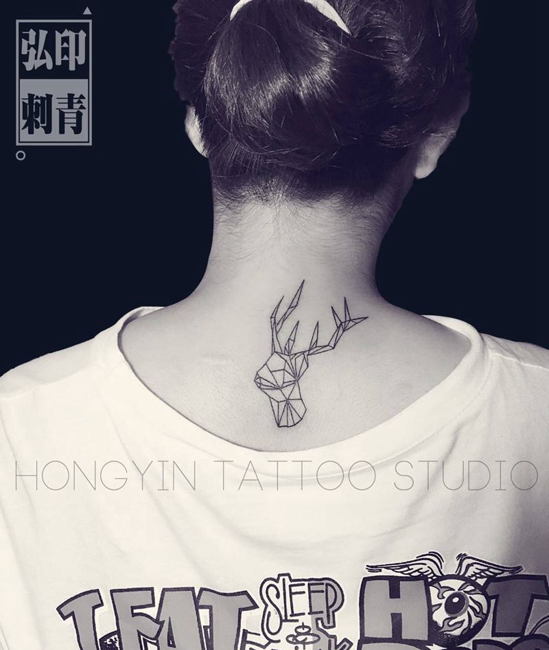 线条麋鹿纹身图片