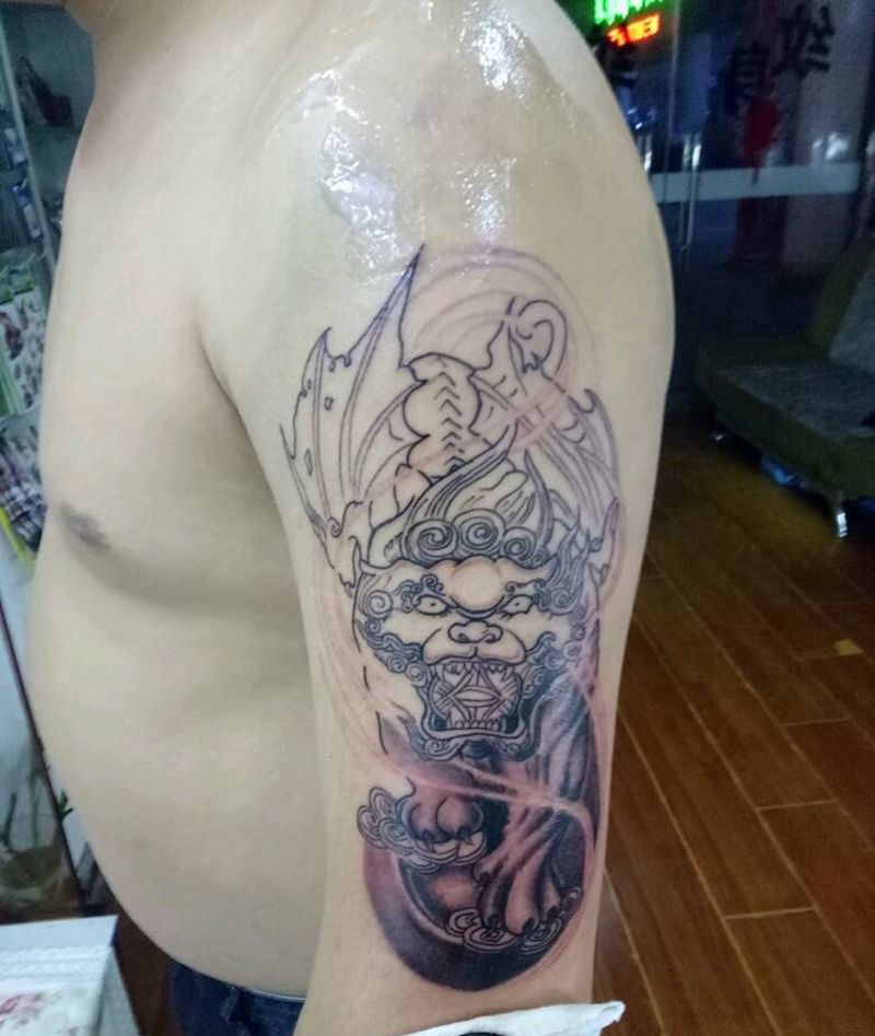 大臂貔貅纹身图片