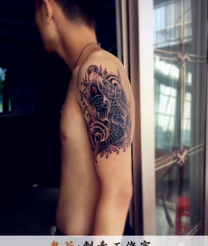 修改鲤鱼纹身图片