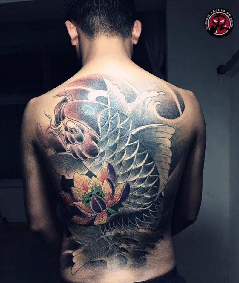 满背遮盖用麻药做的纹身图片_成品背部传统动物纹身图案