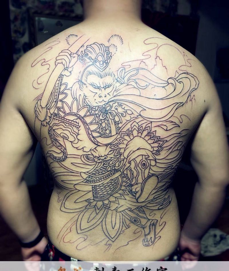 满背半背纹身图片