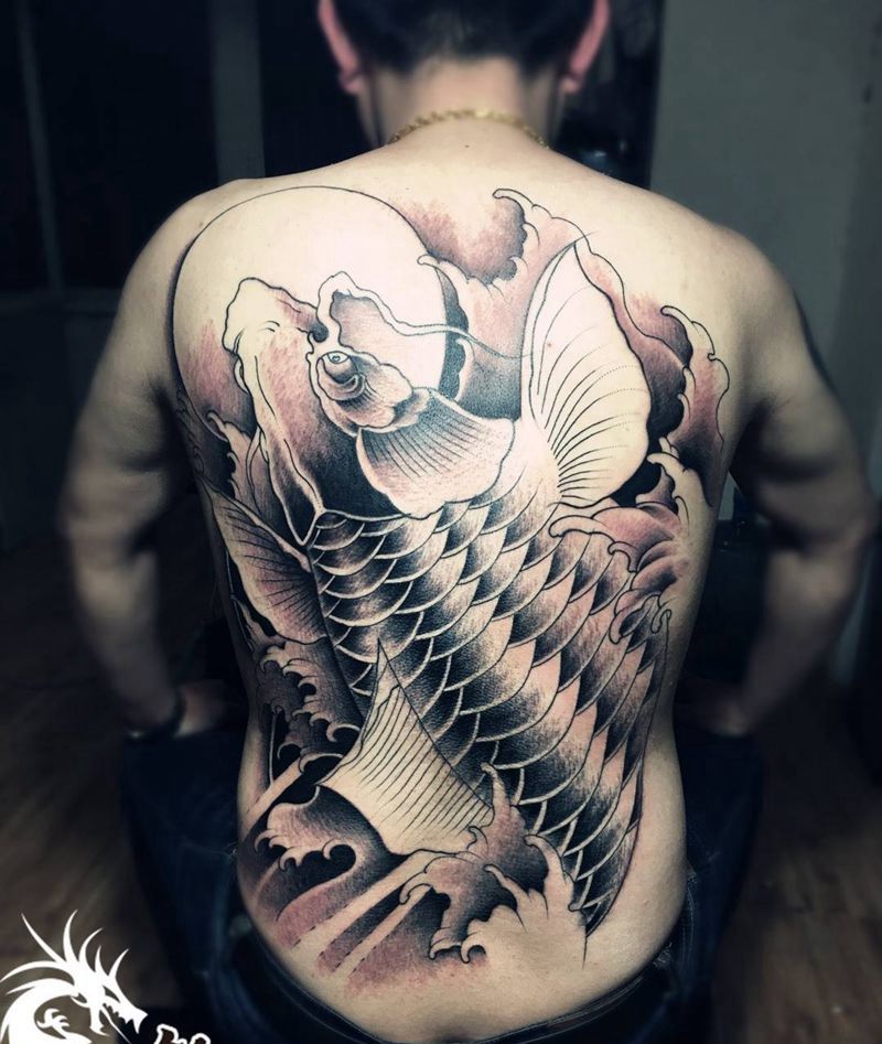 满背鱼纹身图片