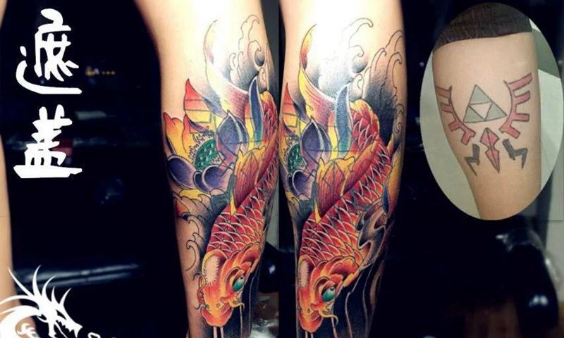 小腿彩色鲤鱼遮盖纹身图片