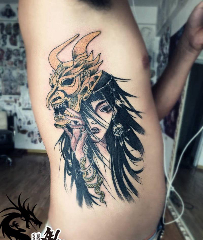 侧腰艺妓纹身图片