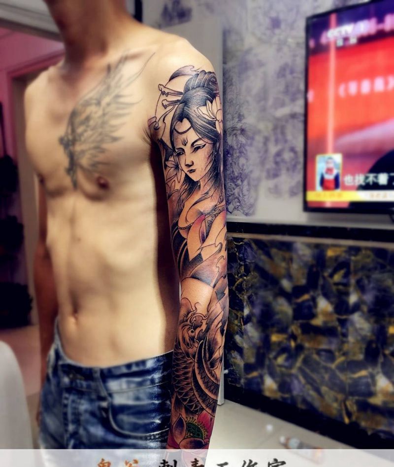 花的臂纹身图片