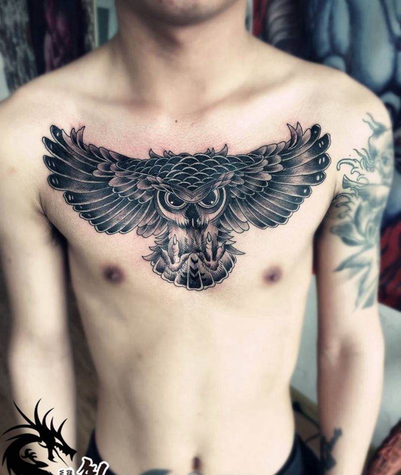 前胸猫头鹰纹身图片