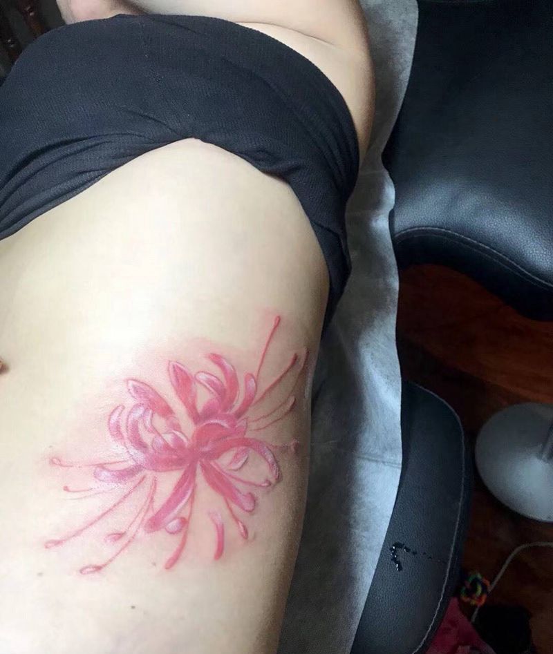 彼岸花纹身图片_腰部纹身图案