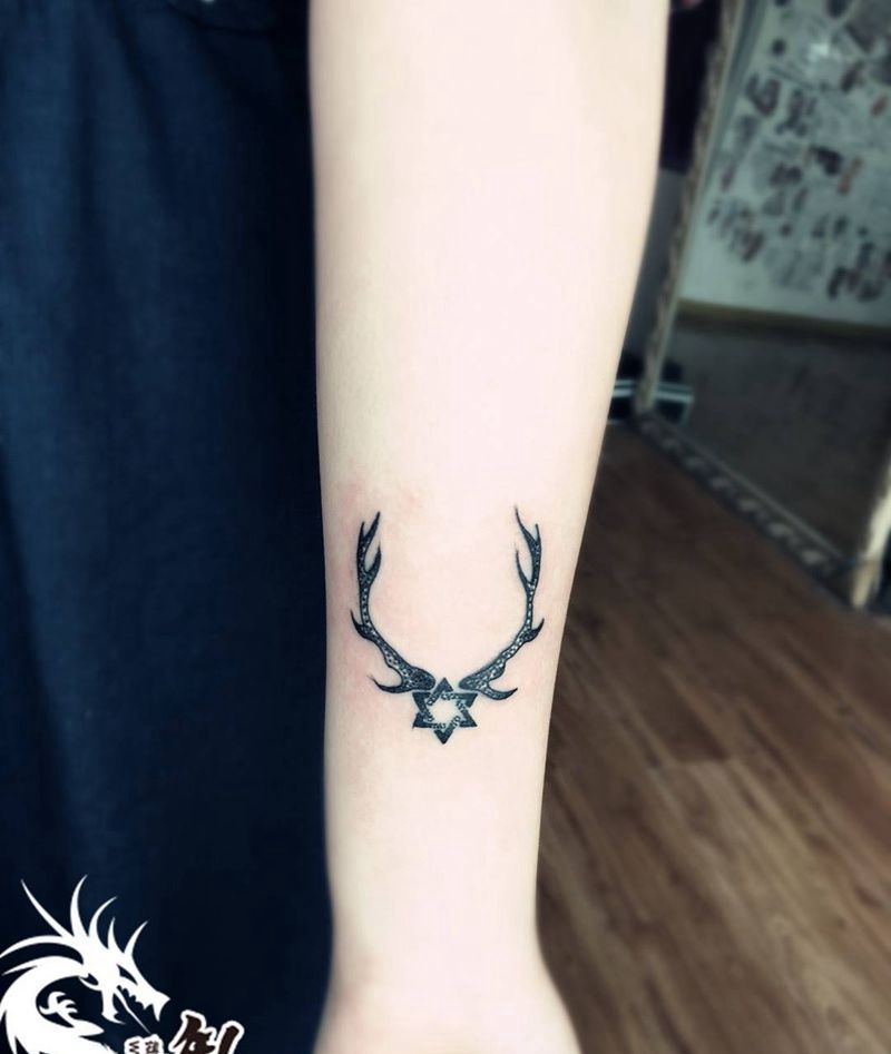 鹿角纹身图片