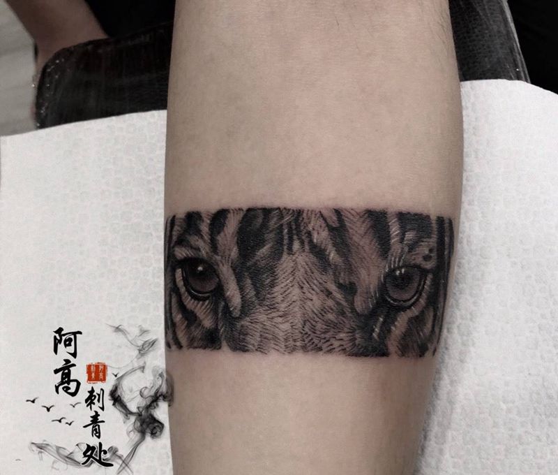 写实臂环纹身图片