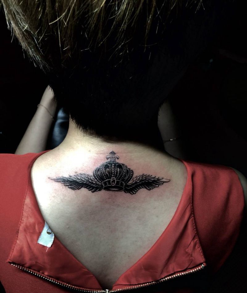 皇冠加小翅膀纹身图片
