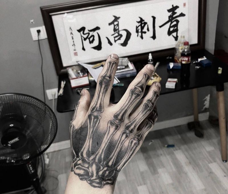 骷髅手纹身图片