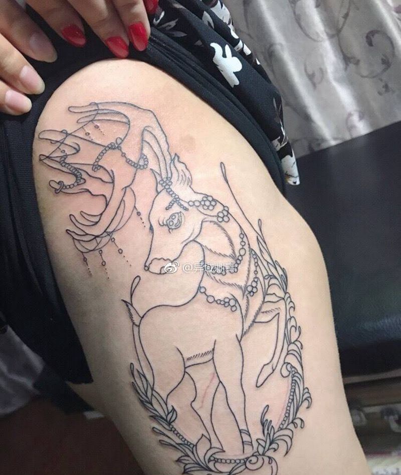 麋鹿，彩色待续纹身图片
