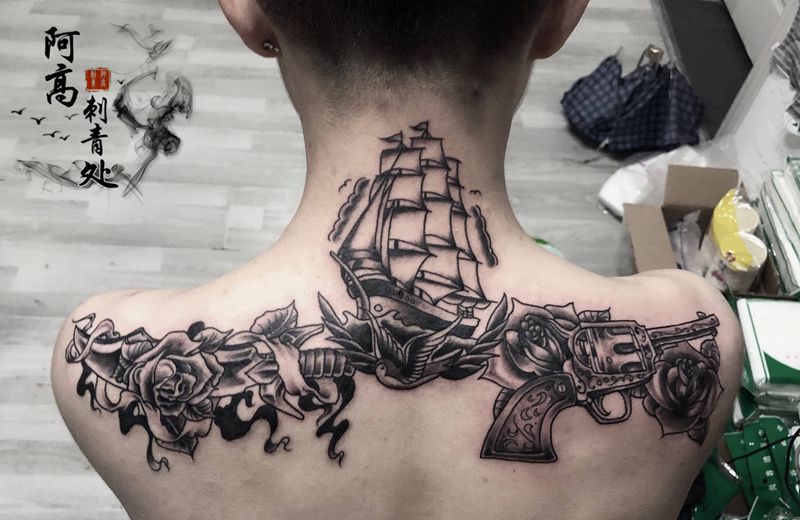 old school花肩纹身图片_肩部背部Old School纹身图案