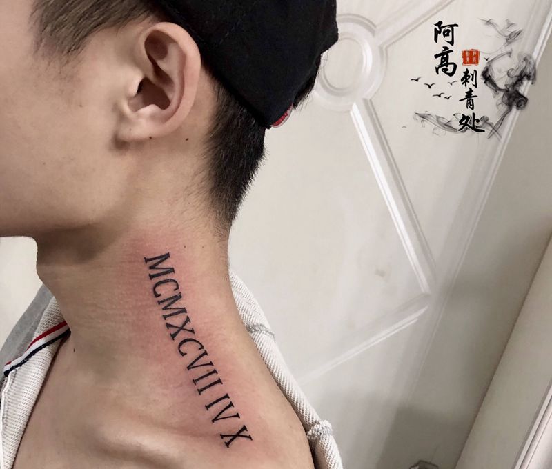 罗马数字纹身图片_肩部花体字纹身图案