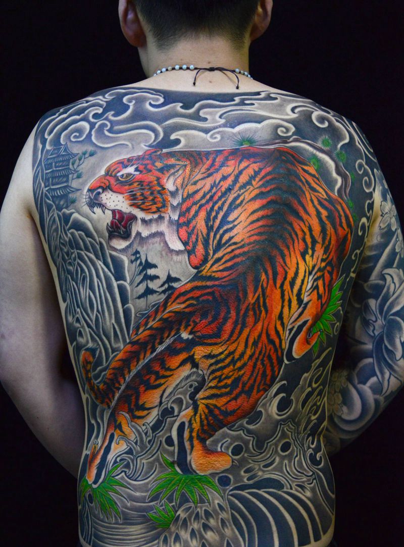 老虎纹身图片_背部纹身图案