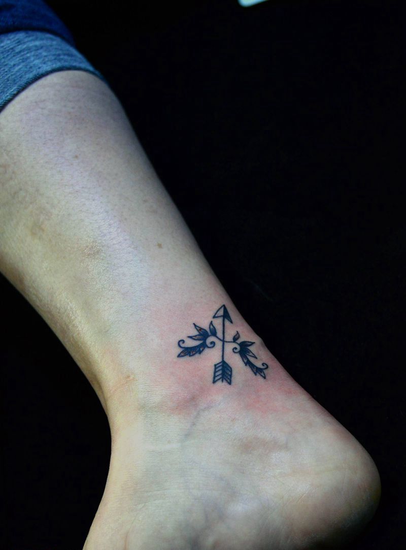 弓箭纹身图片_腿部纹身图案