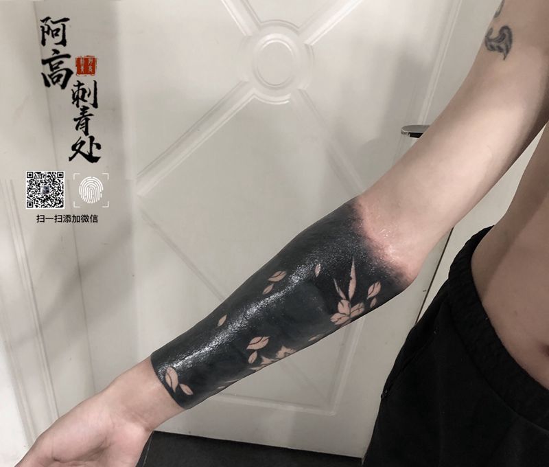 黑臂纹身图片_手臂黑臂纹身图案