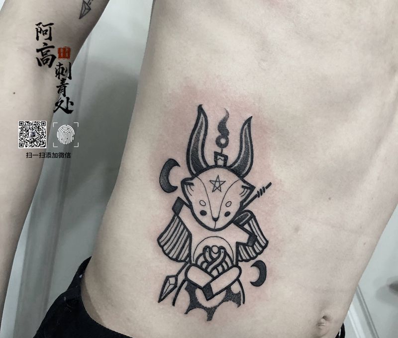 生肖羊点刺纹身图片_腹部腰部点刺几何纹身图案