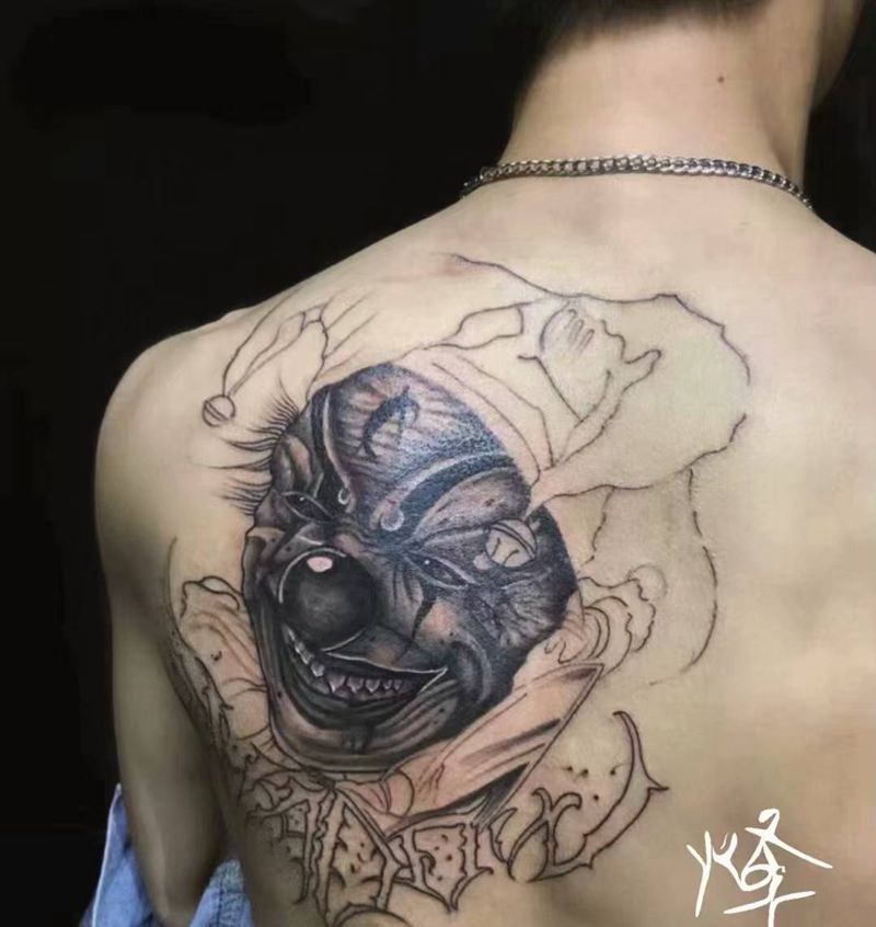 #小丑未完成#纹身图片_背部欧美写实纹身图案