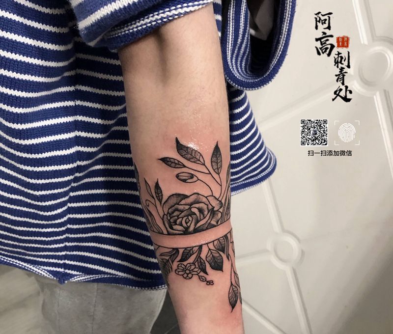 素花纹身图片_手臂点刺纹身图案