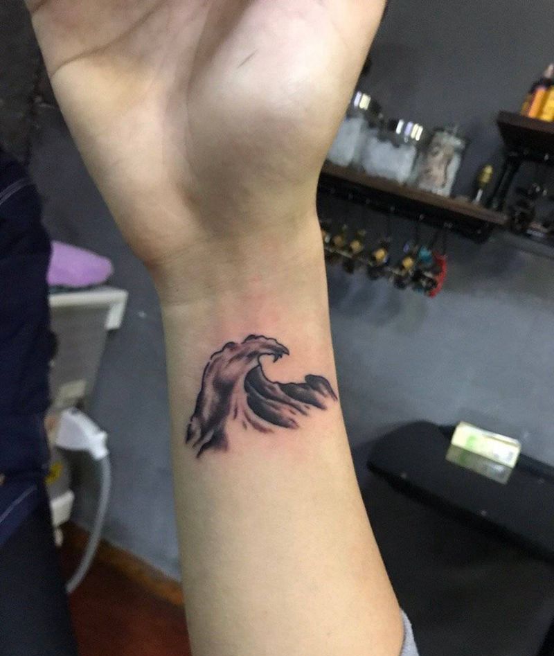 水浪纹身图片_手部纹身图案