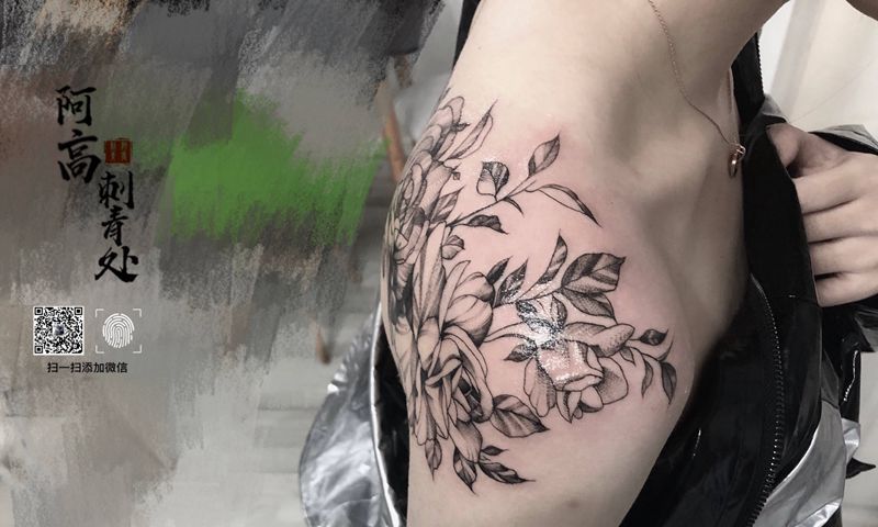 素花遮盖纹身图片_肩部点刺纹身图案