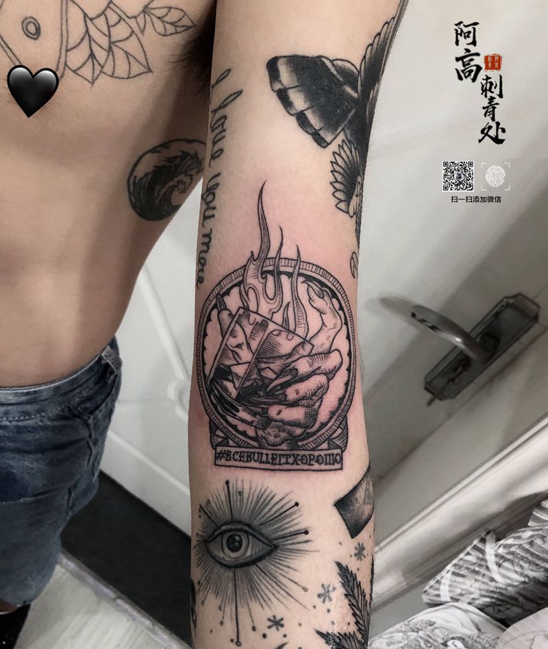 一杯酒纹身图片_手臂几何纹身图案