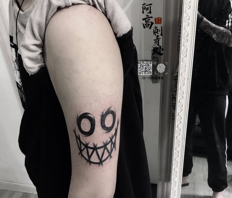 笑脸纹身图片_手臂几何纹身图案