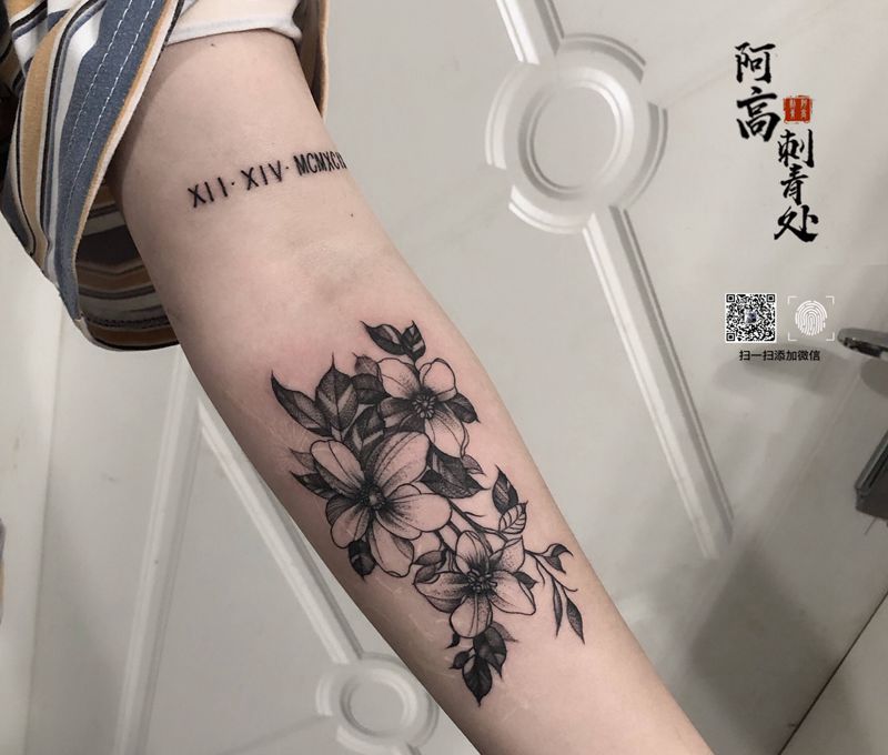 素花纹身图片_手臂点刺纹身图案