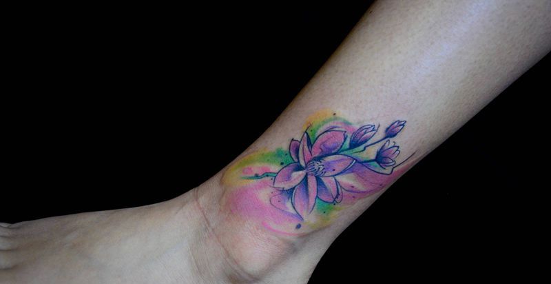 莲花纹身图片_腿部纹身图案