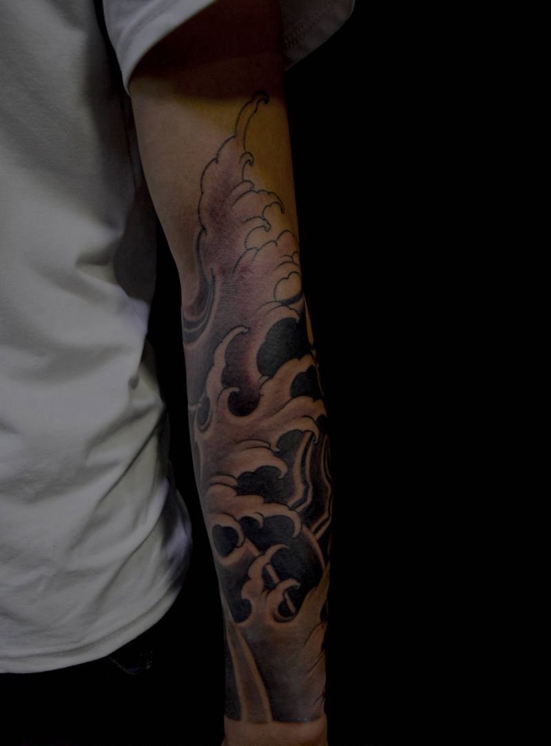 水浪纹身图片_手部纹身图案